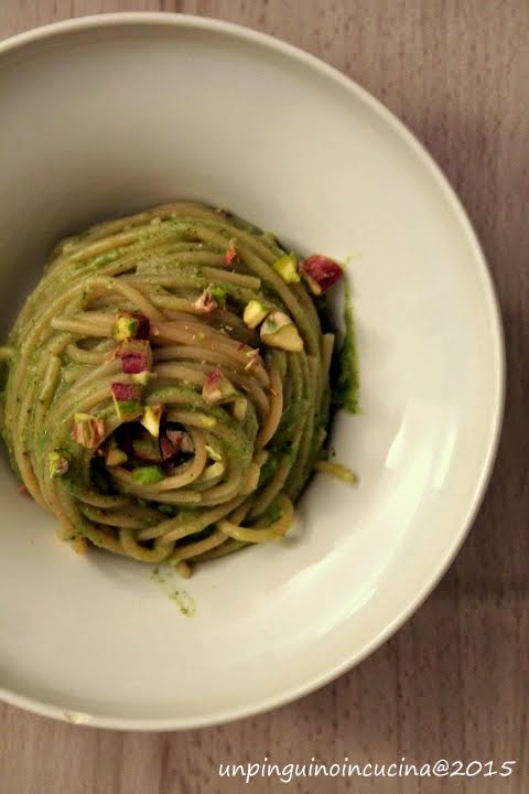 Spaghetti al kamut con pesto di broccoletti e pistacchi