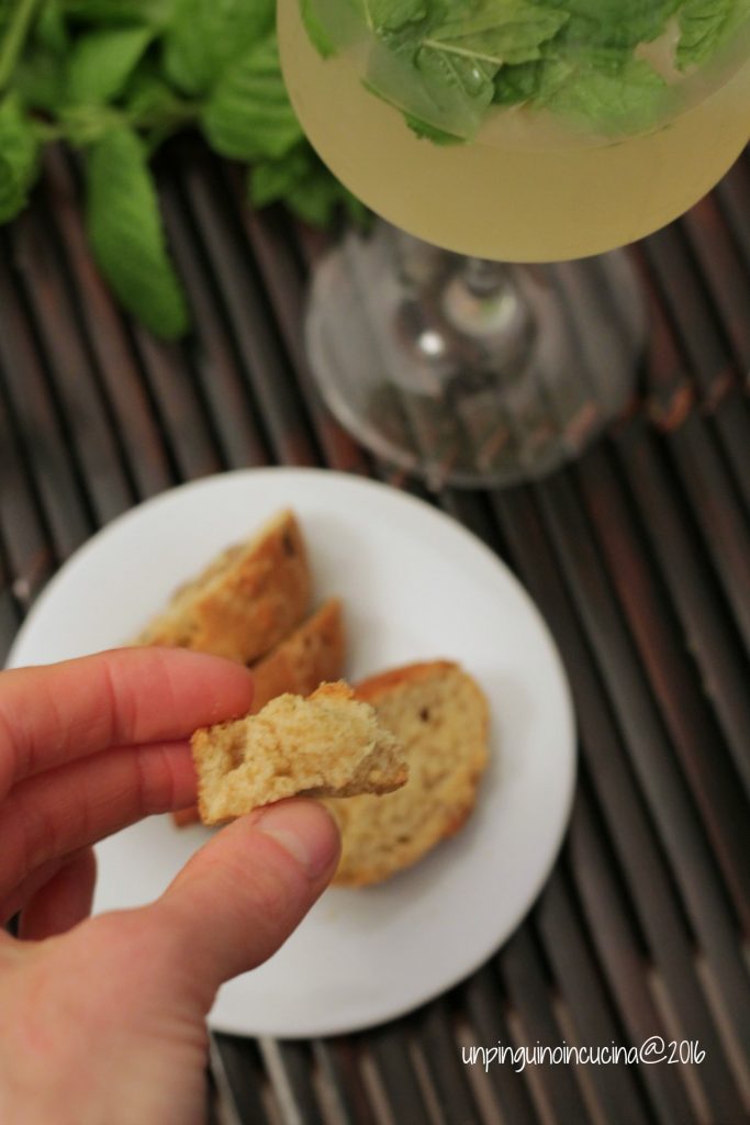 cantuccini-salati-gorgonzola-e-mandorle