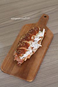 brioche-salata-salmone-coleslaw