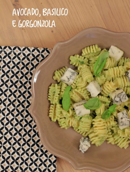 pasta-con-crema-di-avocado-basilico-e-gorgonzola-piccante