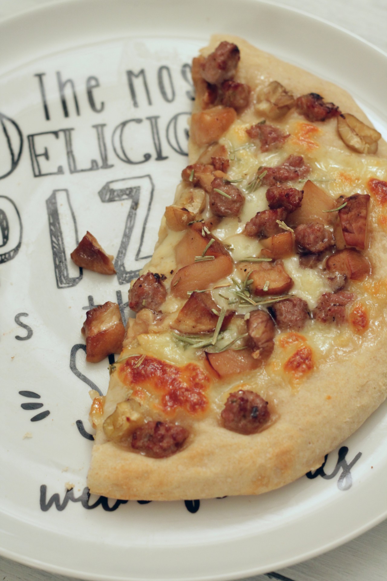 Pizza con salsiccia, porcini e castagne Un Pinguino in cucina