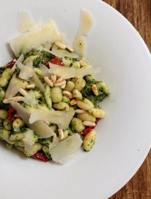 caserecce-pesto-di-cime-di-rapa-pomodorini-semidry-e-pinoli-tostati