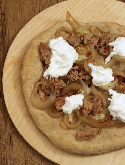 pizza-tonno-cipolla-e-pepe-rosa