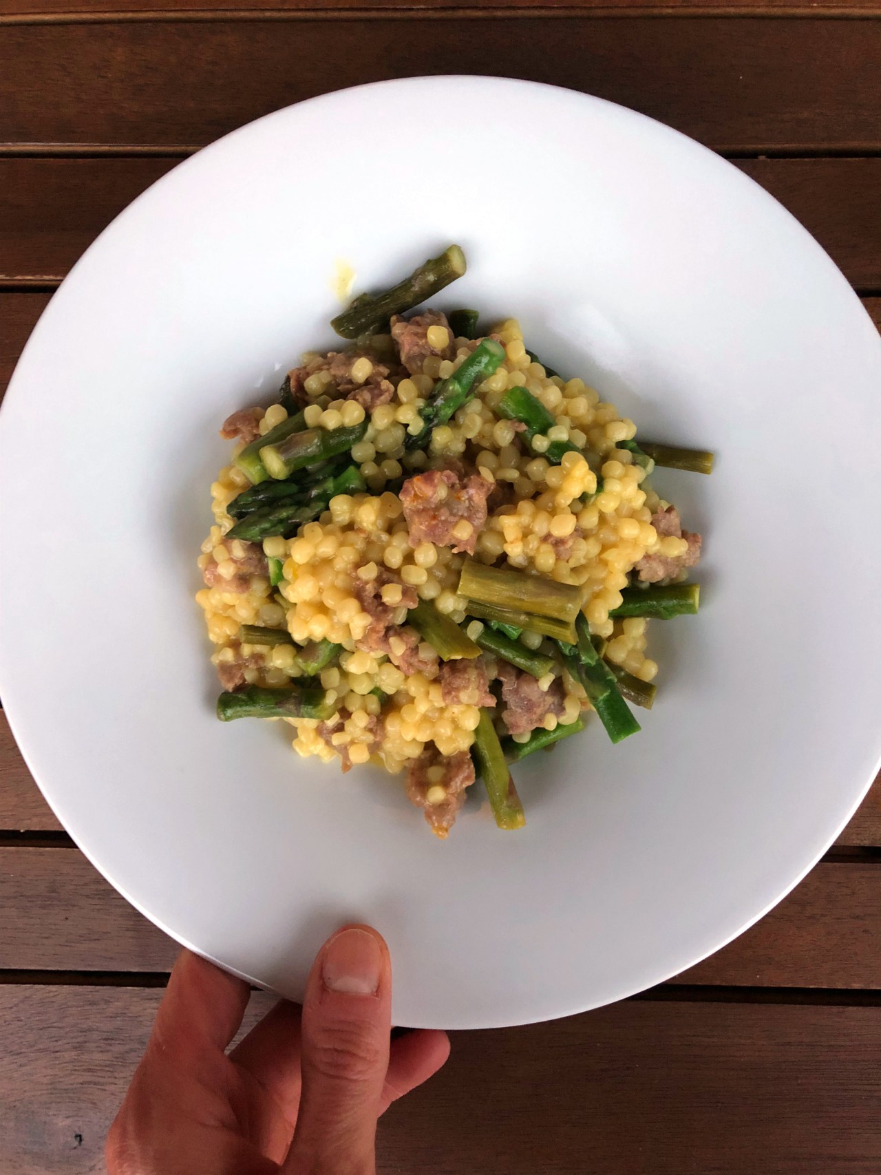 Fregola con salsiccia, asparagi e zafferano Un Pinguino in cucina