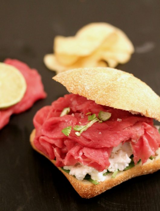 panino-carpaccio-ricotta-di-pecora-e-lime