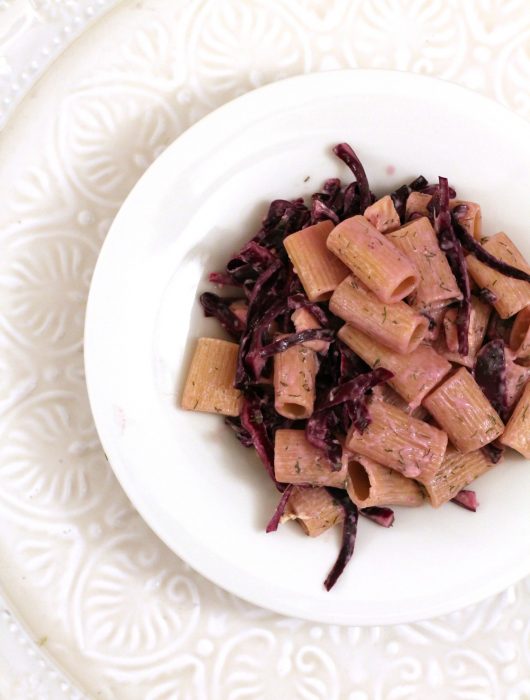 tortiglioni-cavolo-rosso-trota-affumicata-e-salsa-alla-senape