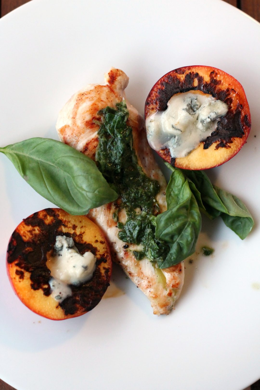 petto-di-pollo-con-pesche-grigliate-e-gorgonzola-piccante