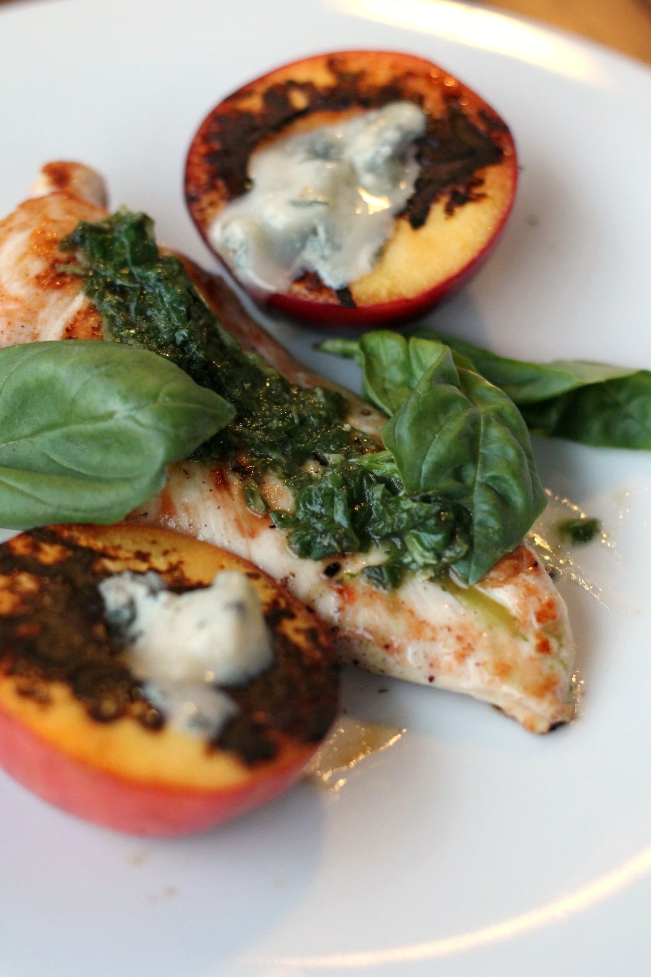 Petto di pollo arrosto con pesche al gorgonzola piccante ...