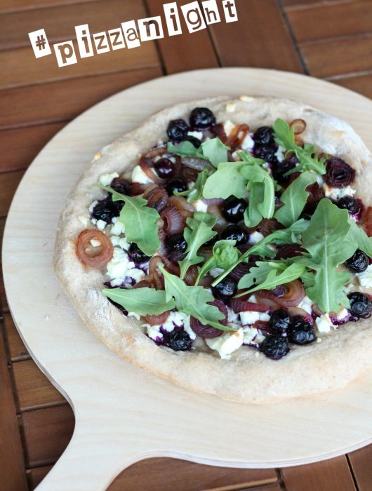 pizza-cipolle-caramellate-feta-e-mirtilli