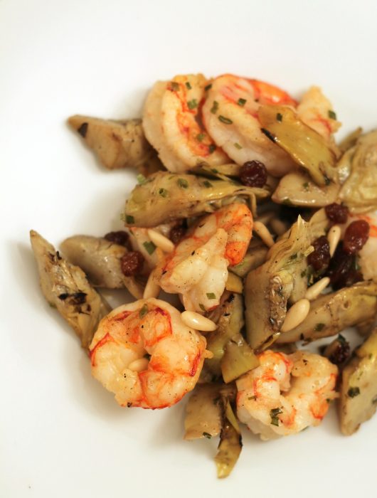 insalata-gamberi-carciofi-con-uvetta-e-pinoli-e-salsa-teriyaki