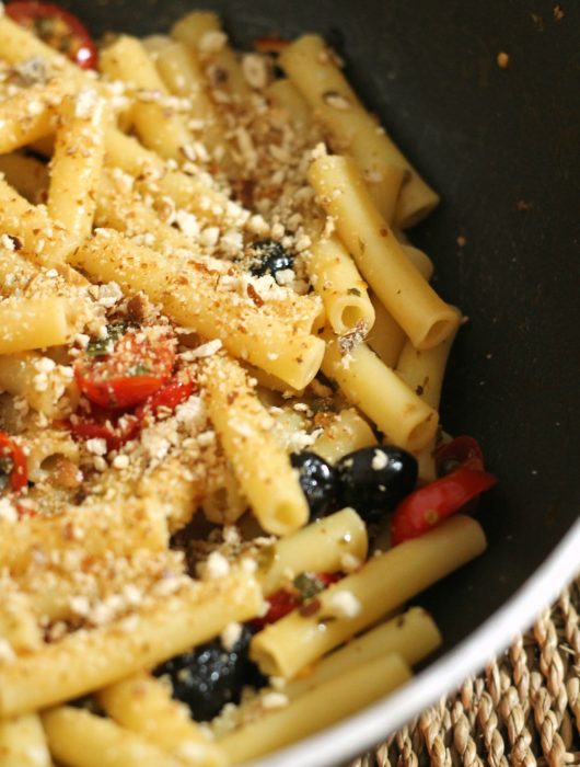 ziti-alla-siciliana-con-briciole-di-brezel