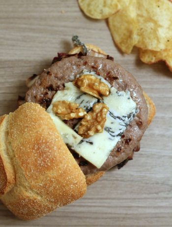 burger-di-manzo-con-radicchio-gorgonzola-e-noci