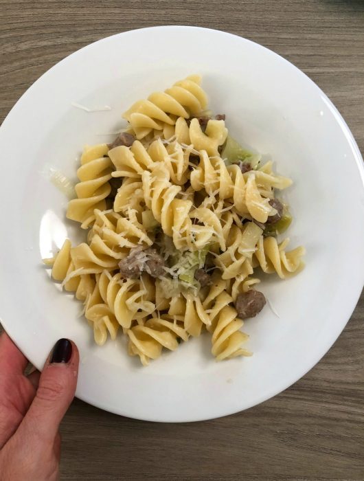 fusilloni-salsiccia-porri-e-pecorino
