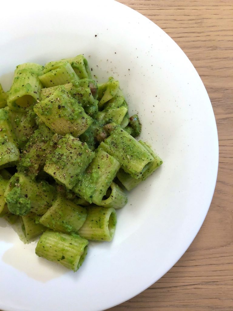 Mezze maniche con pancetta e crema di piselli e menta | Un Pinguino in ...