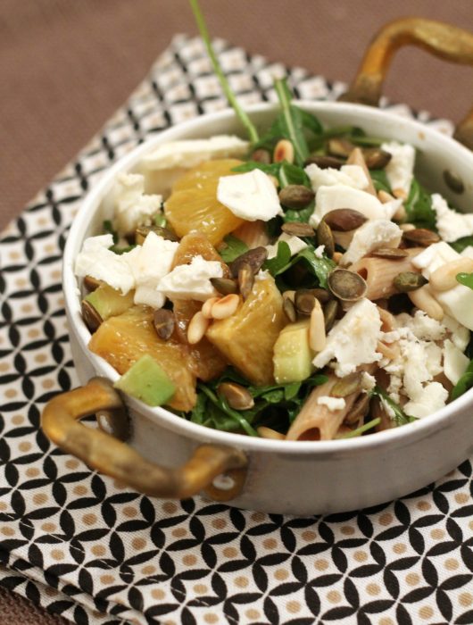 pasta-di-legumi-con-avocado-feta-e-arancia