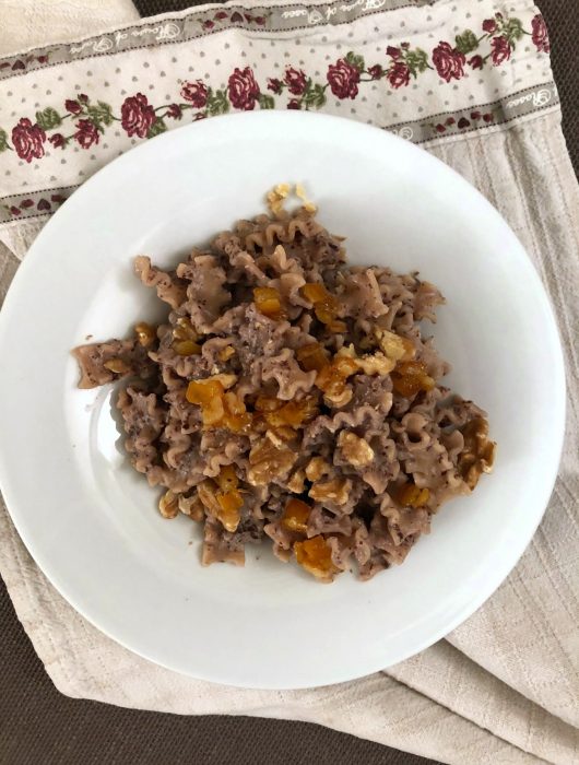 mafalde-integrali-crema-al-radicchio-e-ricotta-e-arancia-candita