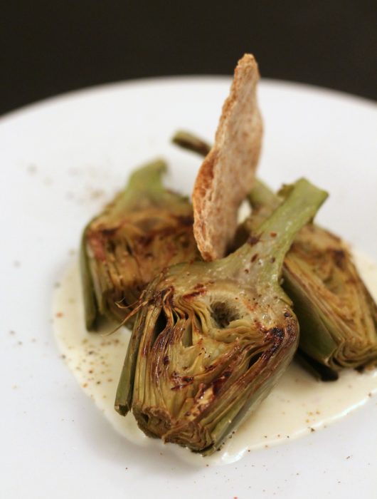 carciofi-alla-plancia-su-fonduta-di-taleggio