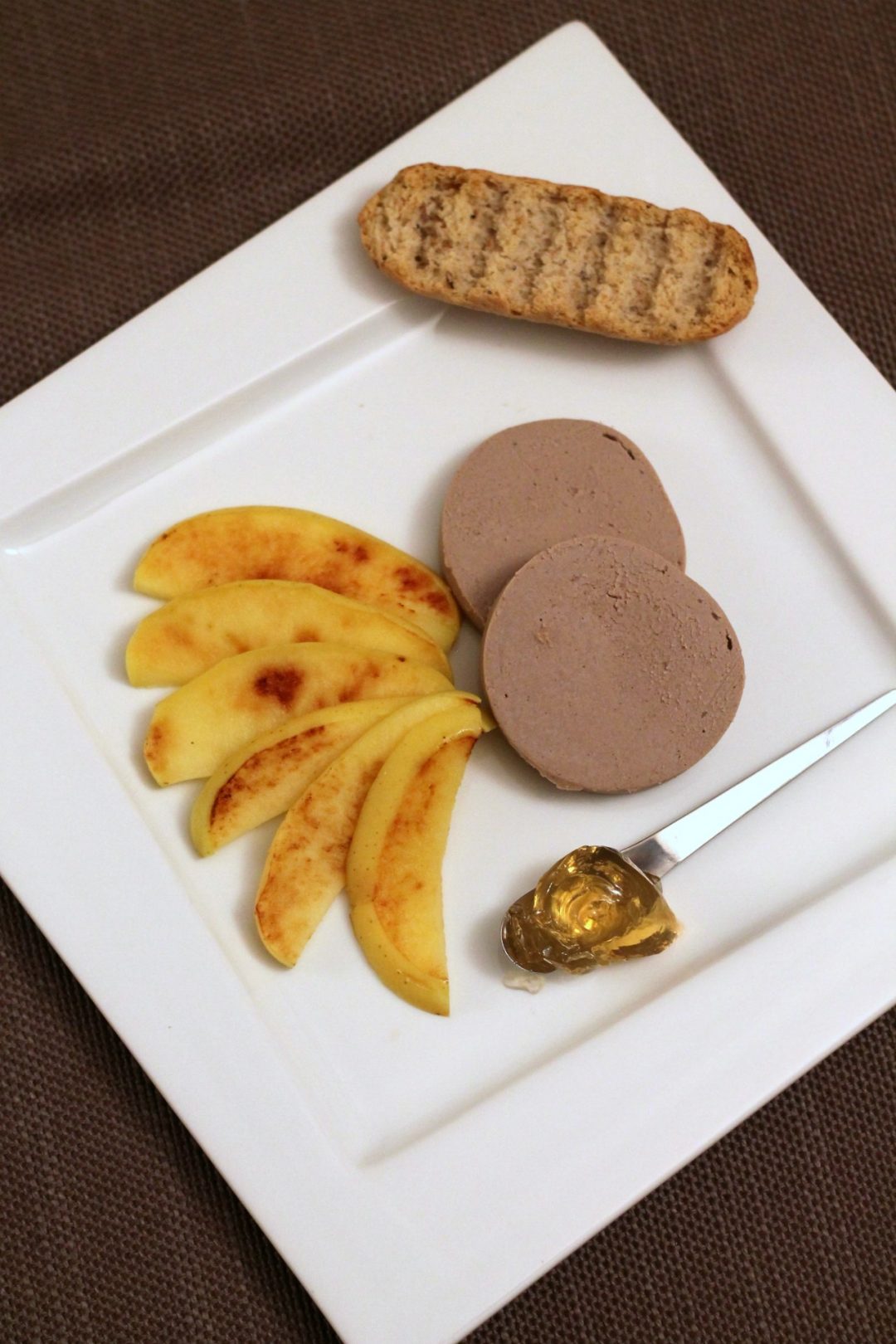 foie-gras-con-mela-cotta-e-gelatina-al-sauternes