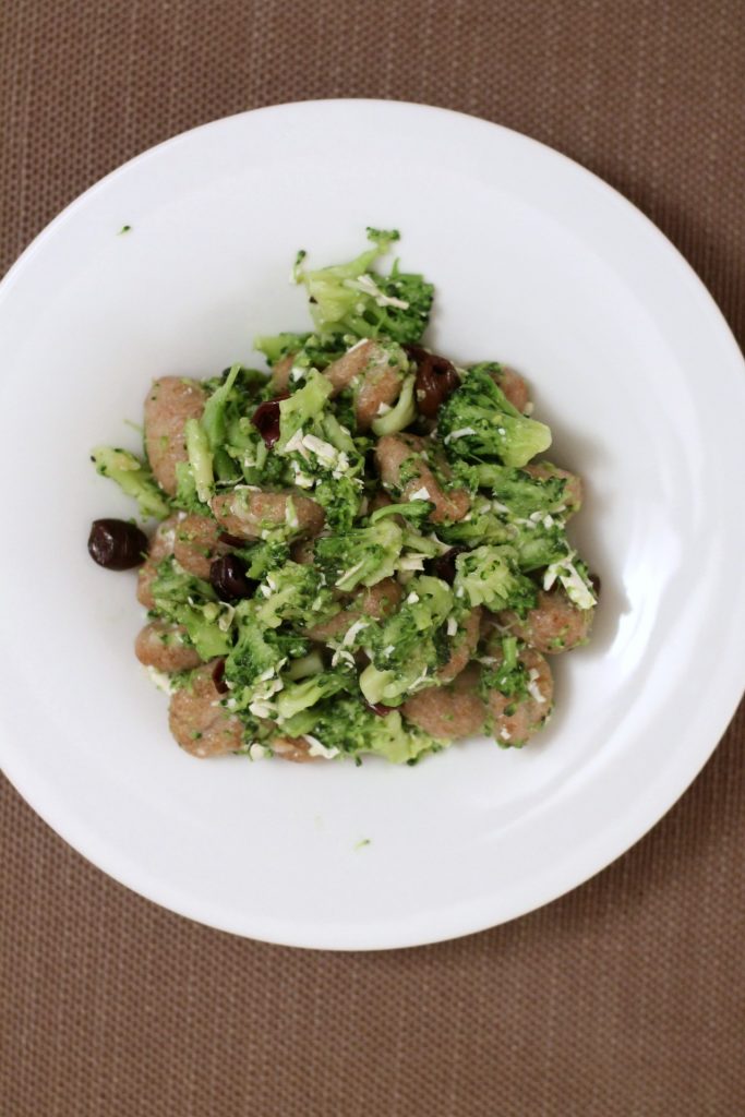 gnocchi-integrali-con-broccoli-olive-taggiasche-e-ricotta-salata