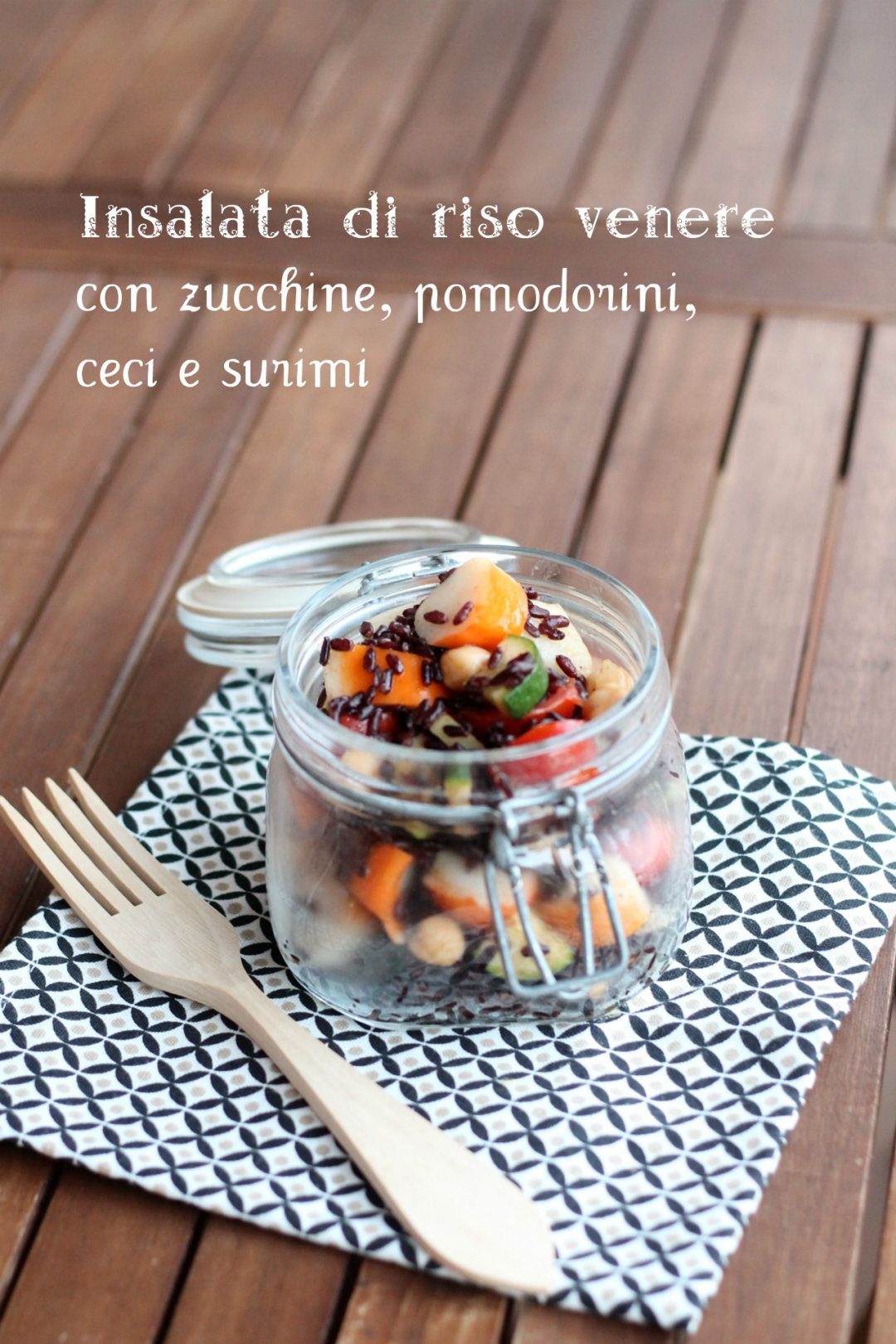 insalata-di-riso-venere-con-zucchine-pomodorini-ceci-e-surimi