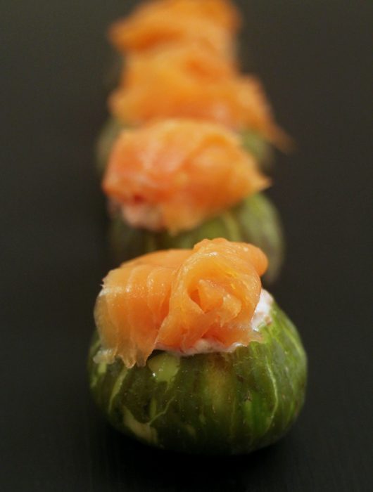 fichi-ripieni-di-formaggio-fresco-e-salmone-affumicato